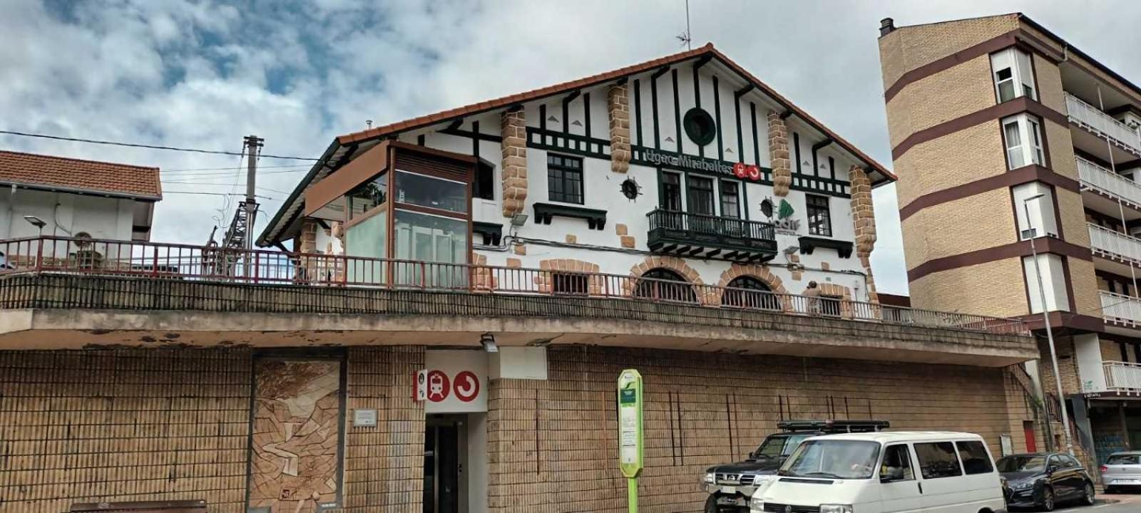 Piso Rio Nervion 15 Minutos Bilbao Apartment Ugao-Miraballes Exterior photo