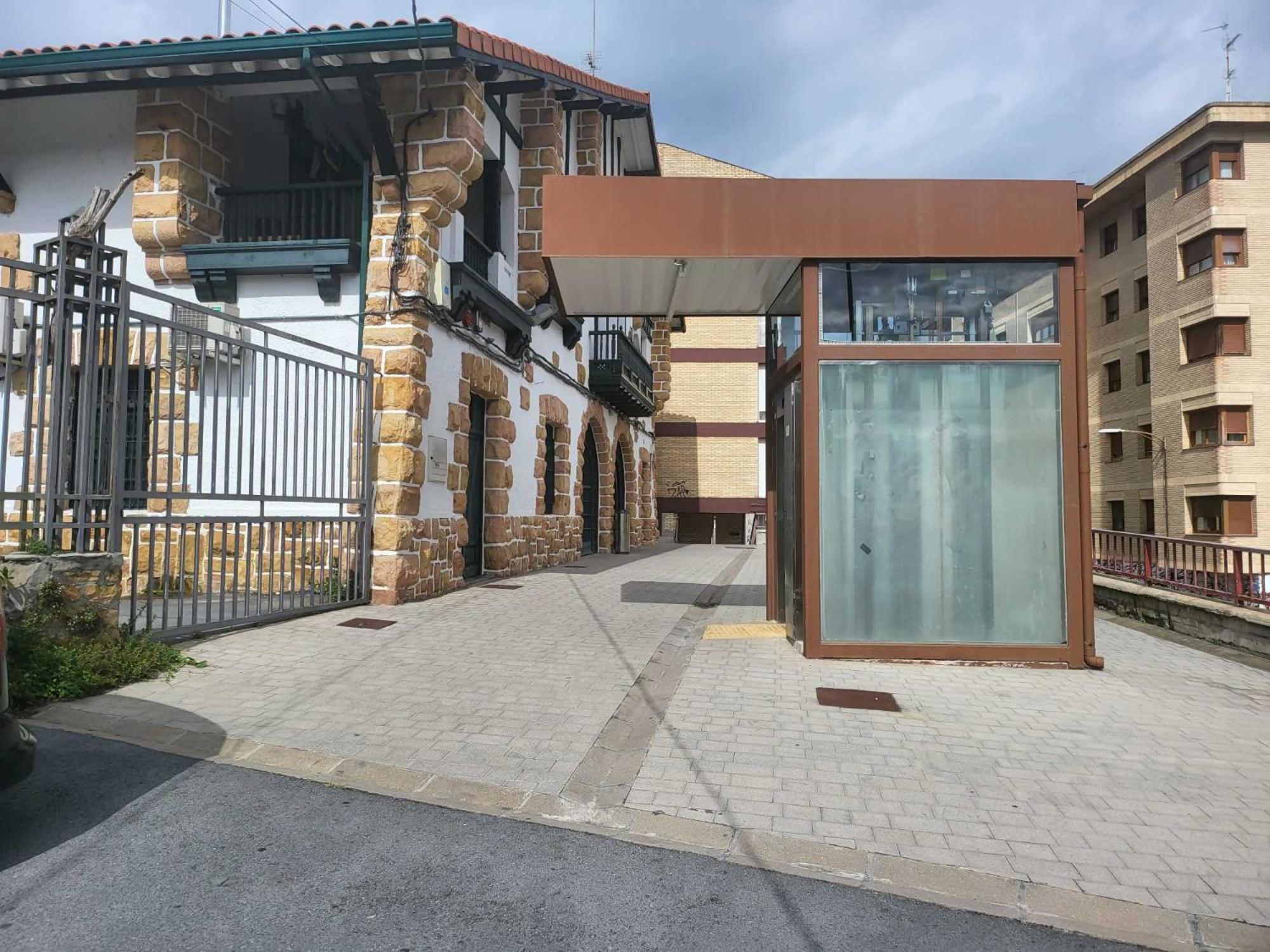Piso Rio Nervion 15 Minutos Bilbao Apartment Ugao-Miraballes Exterior photo